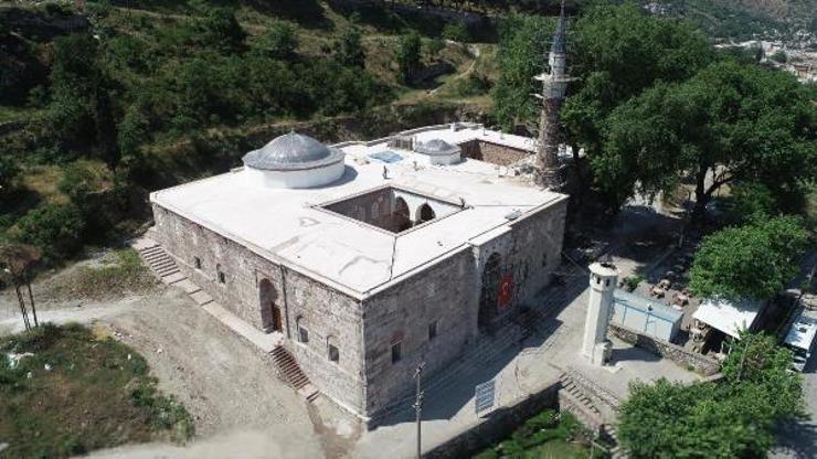 Tarihi Manisa Ulu Camii restorasyonunun ardından tekrar ibadete açıldı