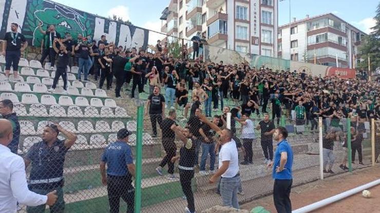 Kırşehir FK-Kocaelispor maçında taşlı sopalı kavga