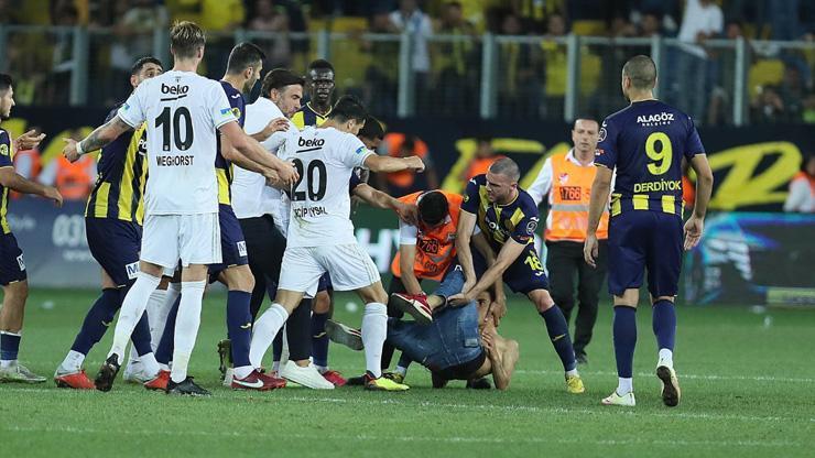 Beşiktaşlı futbolculara saldıran şahıs adli kontrol şartıyla serbest bırakıldı