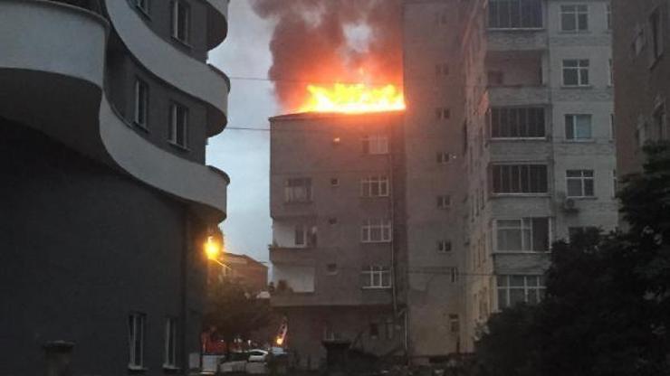Rizede çatı yangını korkuttu