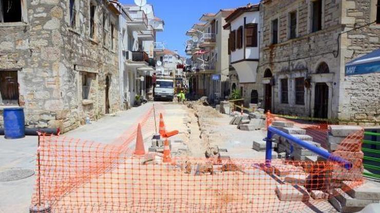 Foça Bağarasının kanalizasyon sorunu çözülüyor