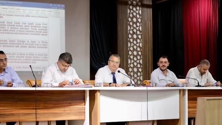 Yunusemre Belediye Başkanı Mehmet Çerçiden meclis üyelerine yağlı güreş daveti