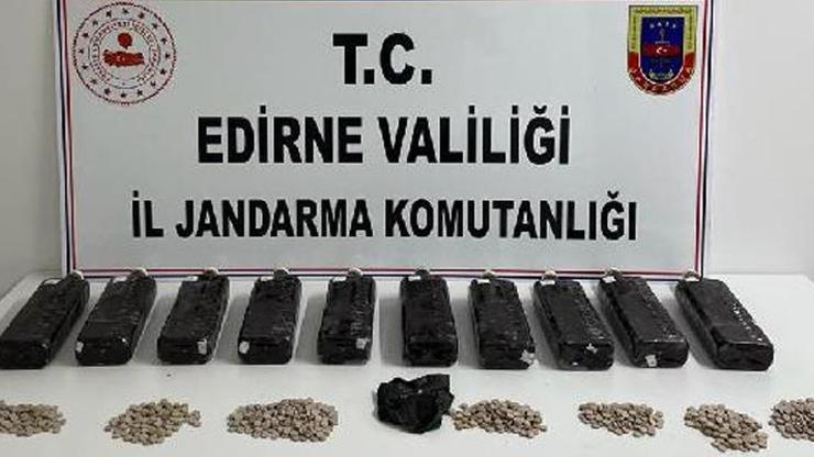 Edirnede 13 kilogram afyon sakızı ile 967 adet uyuşturucu hap ele geçirildi