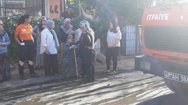 Yaşlı kadının tek başına yaşadığı evde yangın çıktı