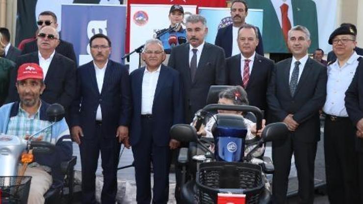 Kayseride bedensel engelli 80 kişiye akülü araç dağıtıldı