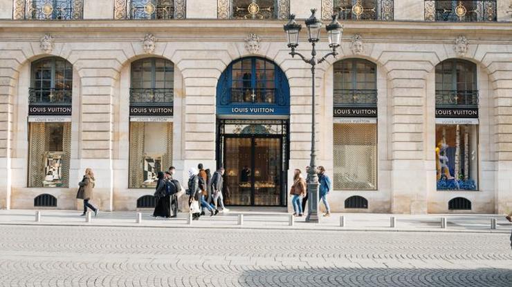 LVMH, Fransa mağazalarında ışıkları erken saatlerde kapatacak