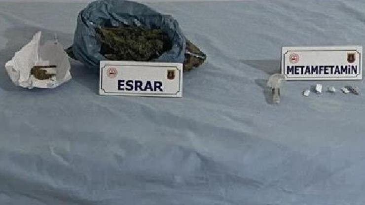 Araçlarında uyuşturucu ile yakalanan 2 şüpheli gözaltında alındı