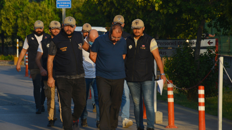 Adanada FETÖ operasyonu: 10 gözaltı