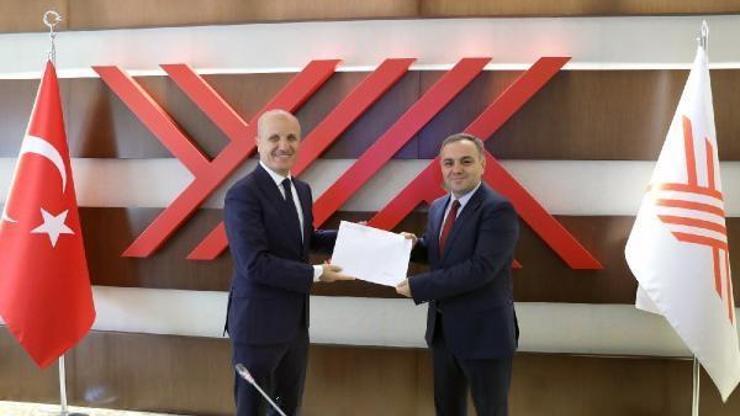 ERÜ Rektörü Altun, mazbatasını aldı