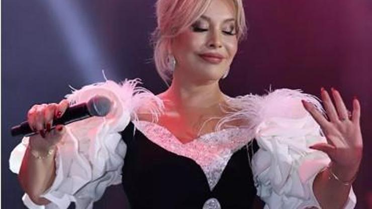 Kuruçeşme Açıkhava sahnesinden Emel Sayın geçti