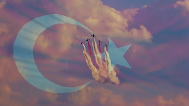 Türk Yıldızlarından Belçika semalarında nefes kesen gösteri