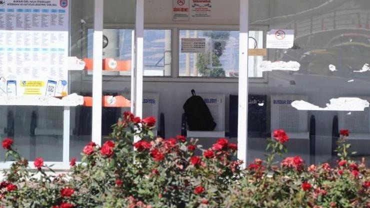 Şüpheli çantadan kıyafet çıktı
