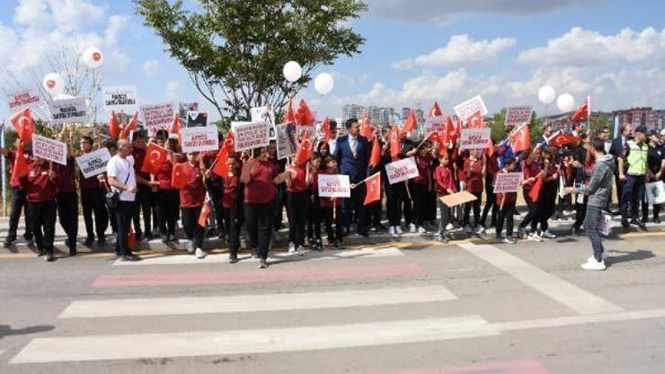 Kırıkkalede öğrencilerden trafikte yaya önceliği etkinliği
