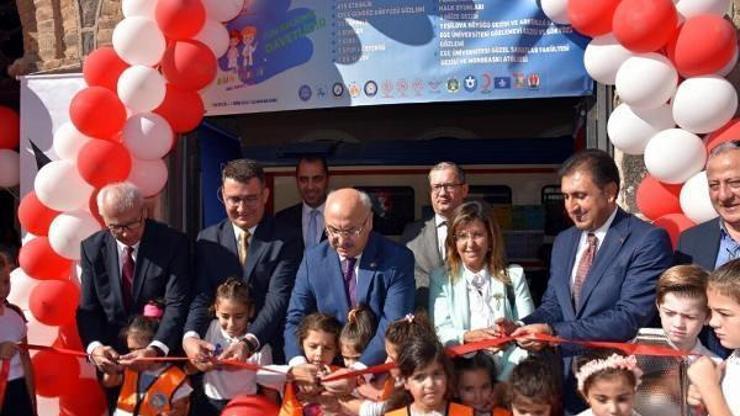 İzmirde Gece Gündüz Bilim Şenliği başladı