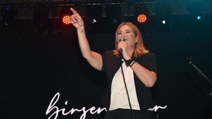 Beşiktaş Festivali’nde Birsen Tezer sahne aldı