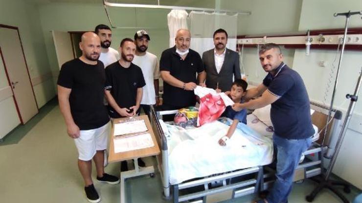 Kahramanmaraş ülkü ocaklarından lösemili çocuklara ziyaret