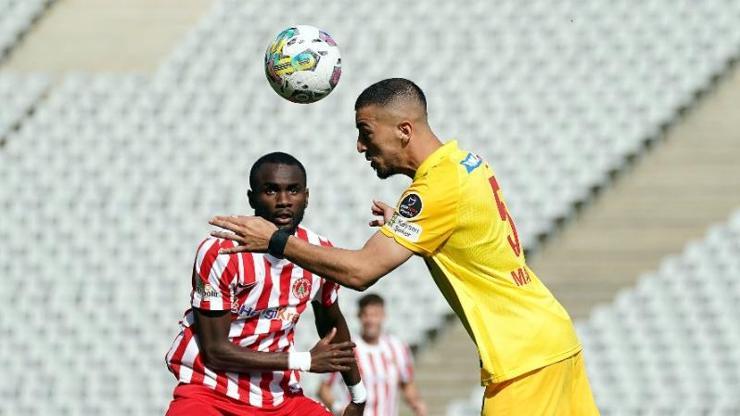 İstanbulda 4 gol atıldı, 1 kırmızı kart çıktı