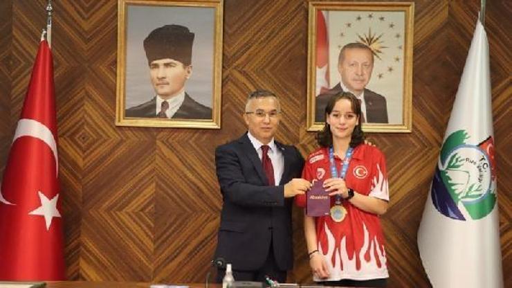 Dünya Gençler Kick Boks şampiyonuna tebrik