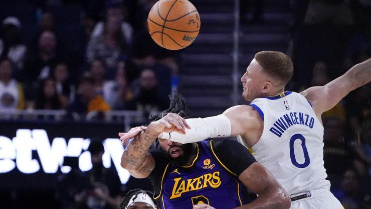 NBAde son şampiyon Golden State galibiyetle başladı