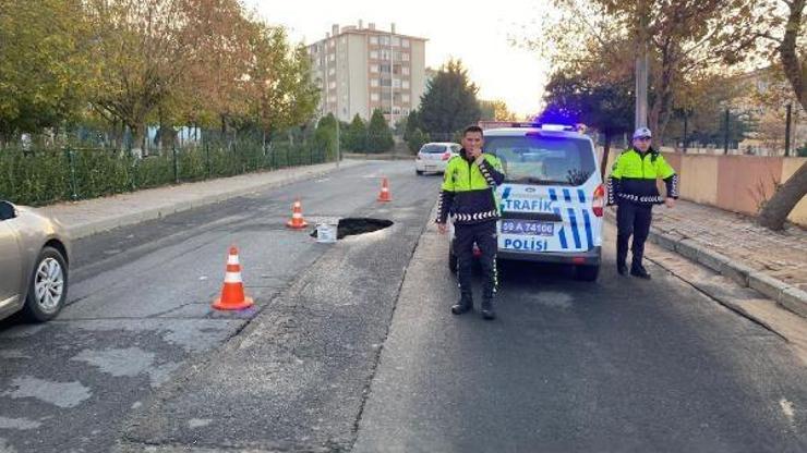 Çorluda çöken yolda polis önlem aldı