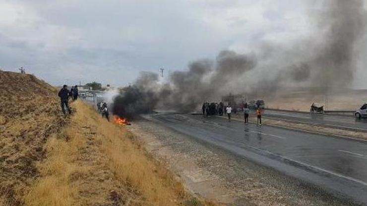 Devrilen TIRın kupa kısmı alev aldı; o anlar kamerada