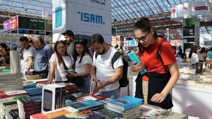 12. Antalya Kitap Fuarı üç günde binlerce ziyaretçi ağırladı