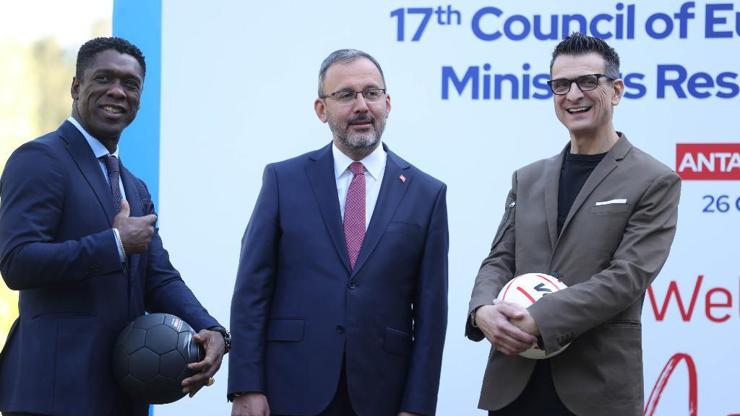 Bakan Kasapoğlu, Guidetti ve Seedorf ile bir araya geldi
