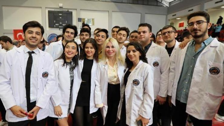 Geleceğin 320 hekimi beyaz önlüklerini giydi