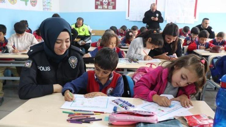 Polisten ilkokul öğrencilerine sürpriz ziyaret