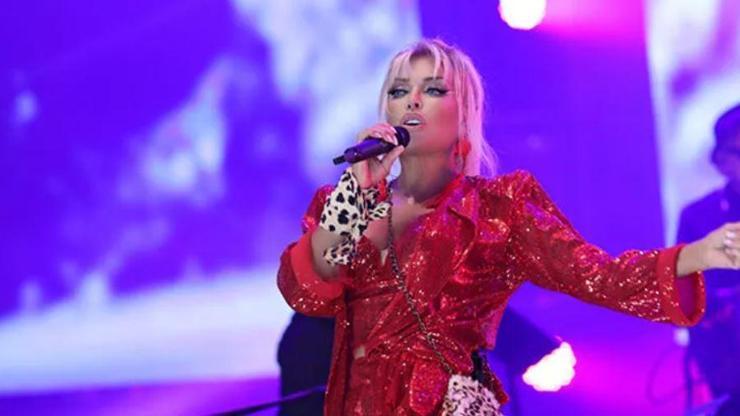 Ajda Pekkan’la Kuruçeşme Açıkhava’da Cumhuriyet coşkusu