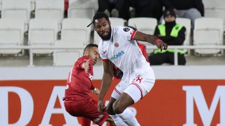 Antalyaspor Sivasta çıkışa geçti