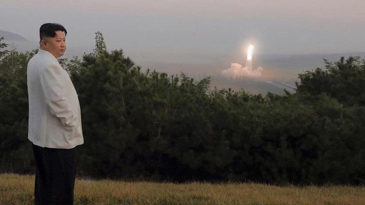 Kuzey Kore 4 kısa menzilli balistik füze fırlattı