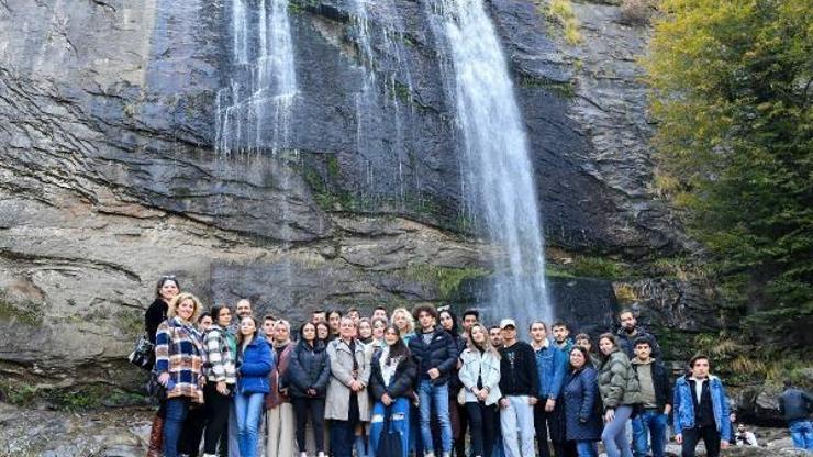 Mustafakemalpaşa Belediye Başkanı Kanar, üniversite öğrencilerini Suuçtu Şelalasinde ağırladı
