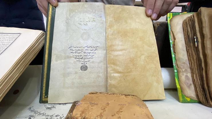 Beşiktaşta tarihi eser operasyonu: Sultan Abdülmecit tuğralı vakfiye ele geçirildi