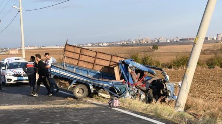 Çorluda elektrik direğine çarpan kamyonette ölü sayısı 3e çıktı