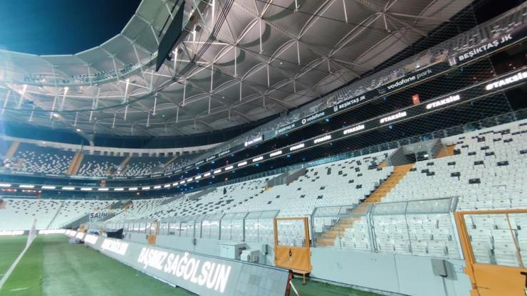 Taraftarlar güvenli bir şekilde stat dışına çıkarıldı