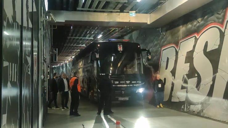 Beşiktaş kafilesi stadyumdan böyle ayrıldı