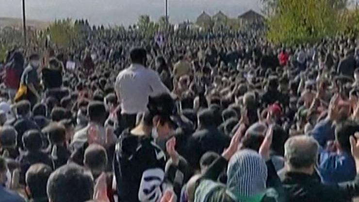 İran’daki Mahsa Amini protestolarında ilk idam cezası verildi