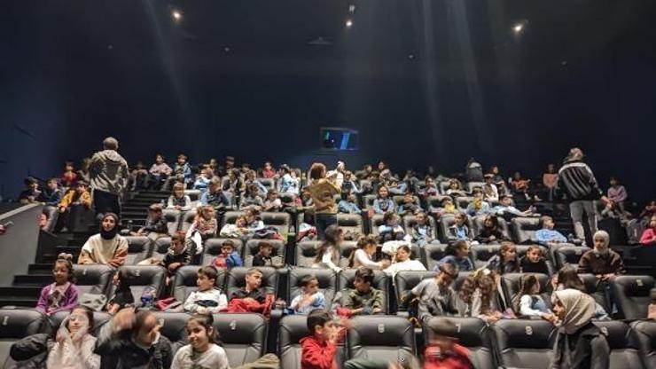 Sultangazi’de çocuklara ücretsiz sinema gösterimi