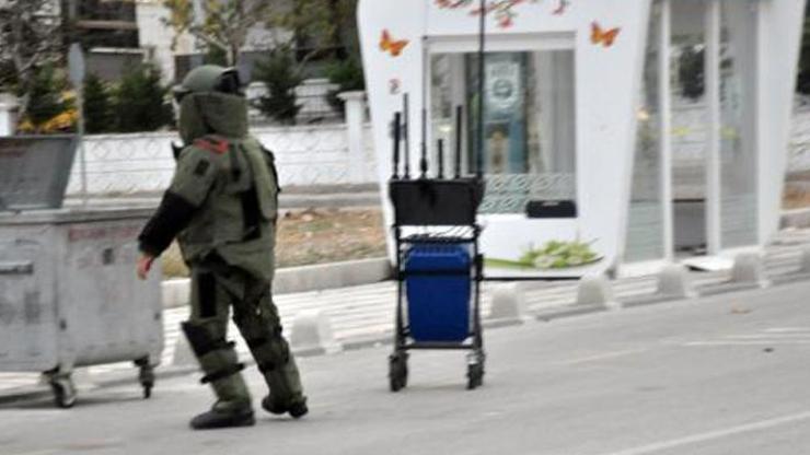 Otobüs durağında unutulan paket polisi alarma geçirdi