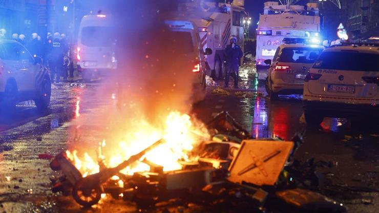Brükselde maç sonrası şiddet olayları nedeniyle polis sendikası siyasileri suçladı