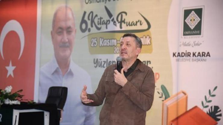 Ziya Selçuk, Kitap Fuarında söyleşiye katıldı