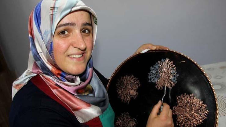 Bakırcılık sanatına ilgi duydu, Erzincan’ın tek kadın bakır ustası oldu