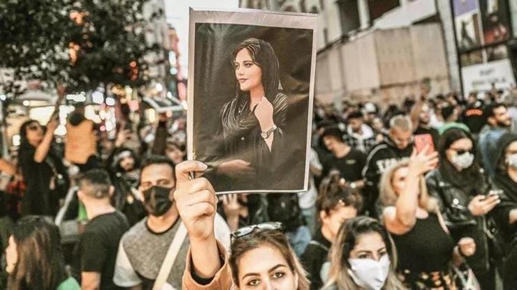 Mahsa kazandı Tahran’dan önemli geri adım