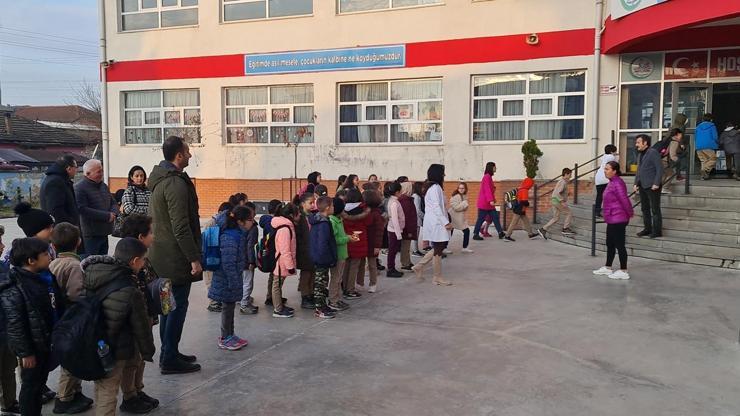 Düzcede deprem sonrası okullar açıldı