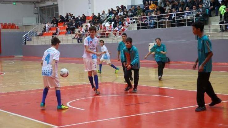Uşakta dezavantajlı çocuklar spor için bir araya geldi