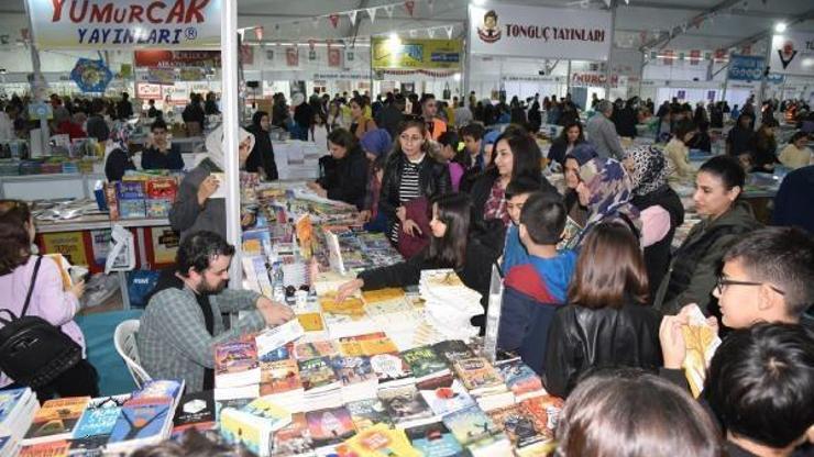 Kitap Fuarı 10 günde 100 binin üzerinde ziyaretçi ağırladı