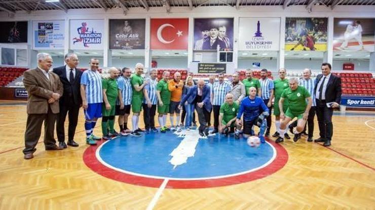 Basın Liginin dostluk maçında başlama vuruşu Başkan Soyerden