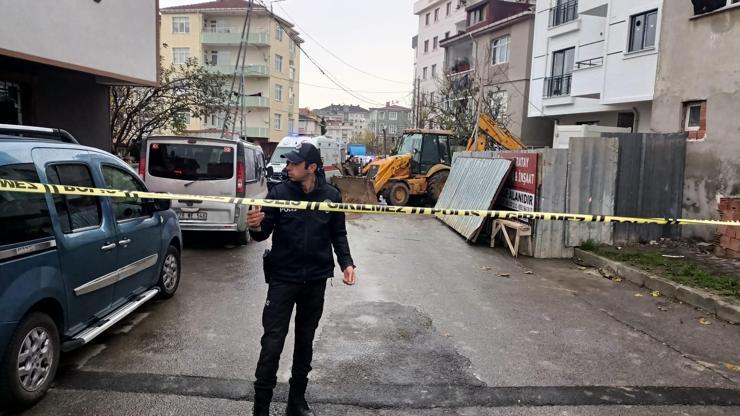 Sultanbeylide toprak altında kalan işçi hayatını kaybetti