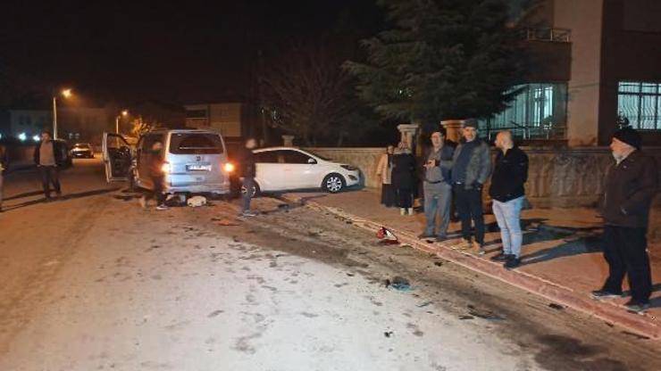 Polis, araç takibi sırasında otomobile çarptı: 2 yaralı